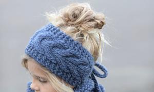 Women's headband with knitting needles