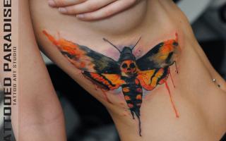 Betydningen, historien og betydningen av møll-tatoveringen. Moth Moth-tatovering.