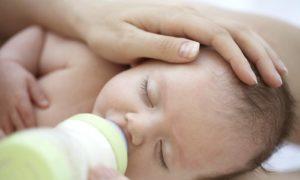 Cómo complementar la lactancia materna si no hay suficiente leche y qué fórmula elegir