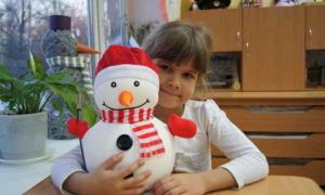 Ako si vyrobiť snehuliaka vlastnými rukami: majstrovská trieda